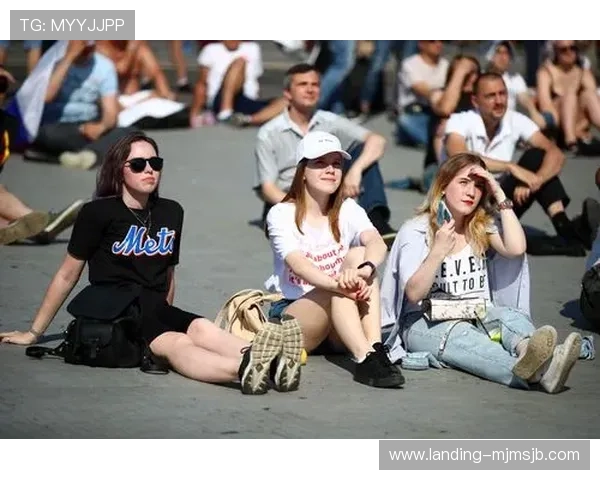 世界杯期间女球迷走光事件频发，专家呼吁加强现场秩序维护与观众保护措施